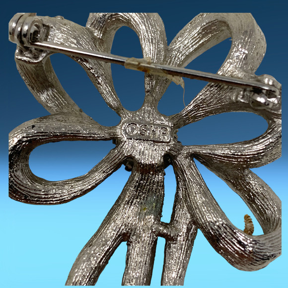 Vintage 1960's SHP Brooch Pin Bow Blue Crystal Textured Silver Tone Mid Century - Picture 3 of 4